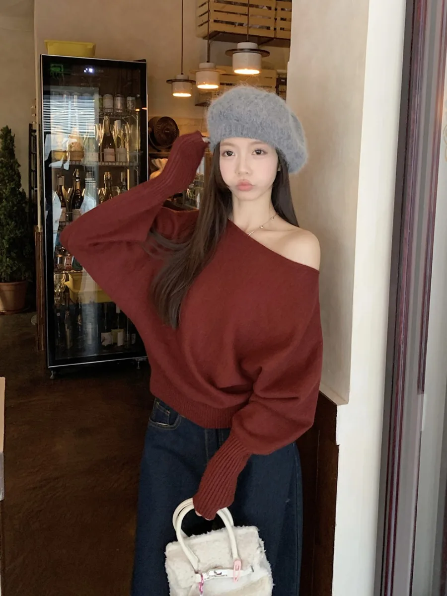 

Мягкий вязаный красный свитер с открытыми плечами, свободный крой, осенне-зимний трикотаж, корейский стиль, повседневный однотонный топ