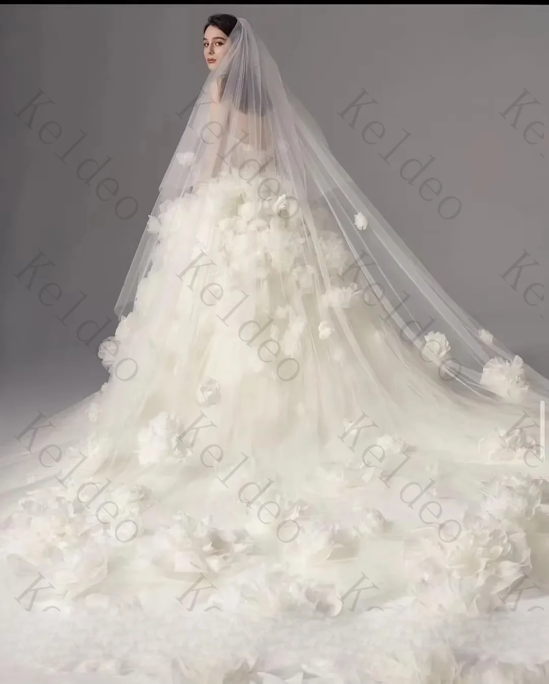 Customized High Quality Strapless A-line Sleeveless Wedding Dresses 3D Flower Applique Tulle Open Back Floor Length Bridal Gowns