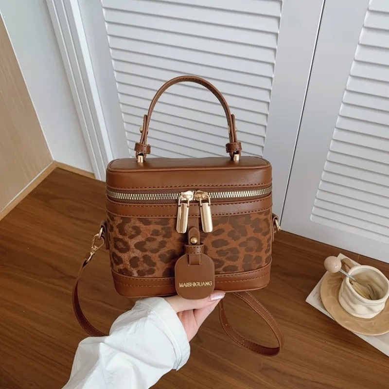 

Simple Glamorous Evening Bag High-End Gala Dinner Formal Event Female Crossbody Exquisite Chic Versatile Elegant Stylish