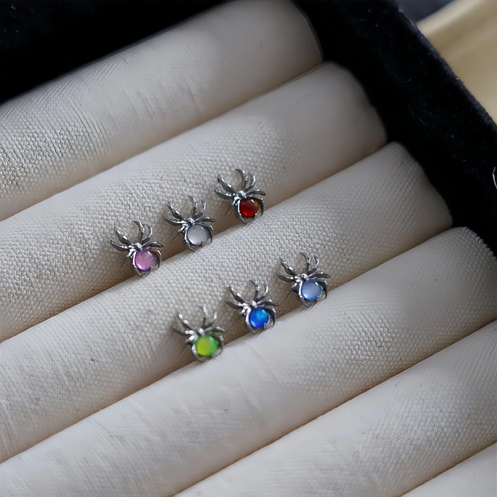 16 جرام ASTM F136 قضيب تيتانيوم أوبال العنكبوت الغضروف أقراط الحيوان العنكبوت اللولب الزنمة الفص مسمار هالوين ثقب المجوهرات