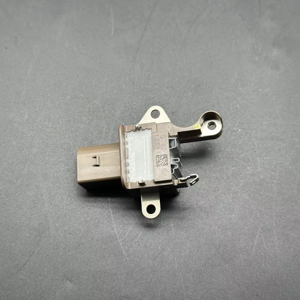 1pcs for  Toyota  CAMRY Prado CROWN HIGHLANDER COROLLA VIOS Generator Regulator