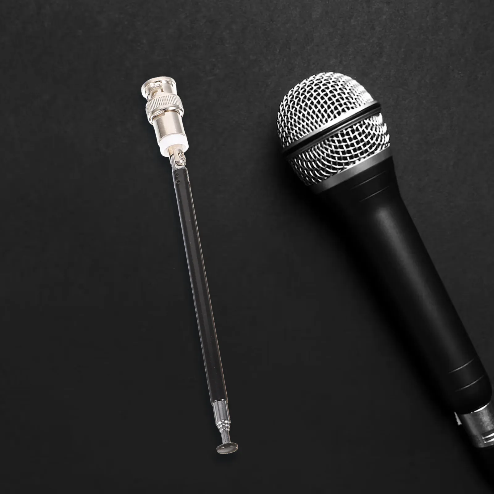 Wireless Microphone Receiver with 5-Section Telescopic Antenna for Enhanced Signal Reception