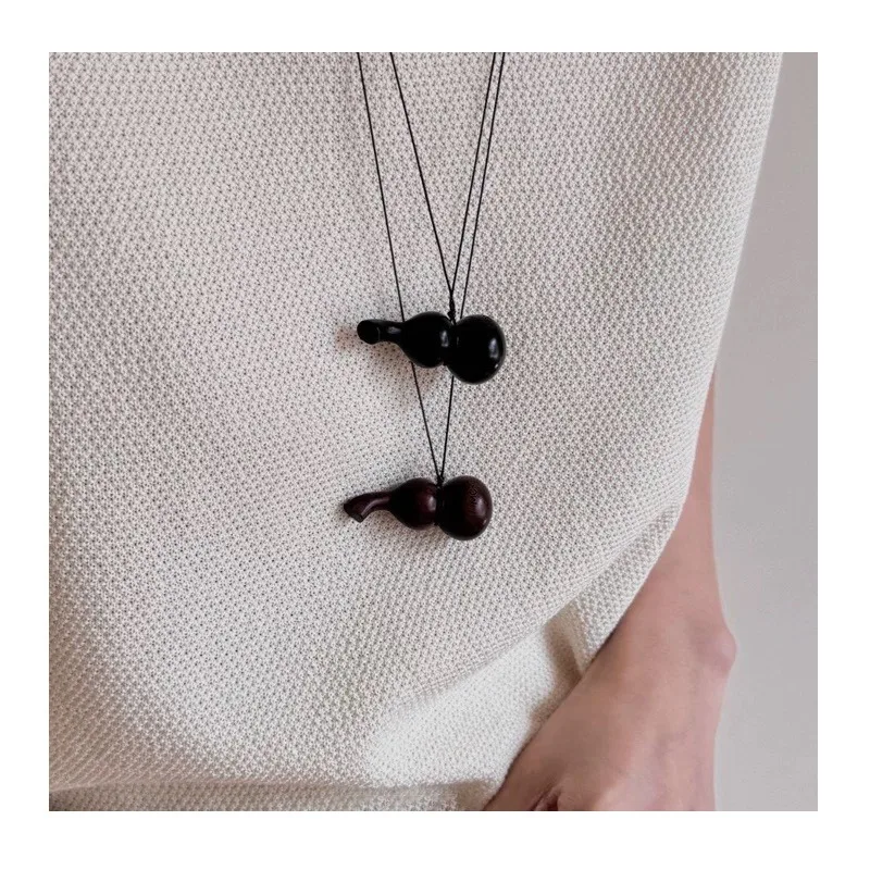 

Winter New Sandalwood Wine Jug Necklace Minimalist Light Luxury Fashionable Retro Small Gourd Adjustable Long Sweater Chain