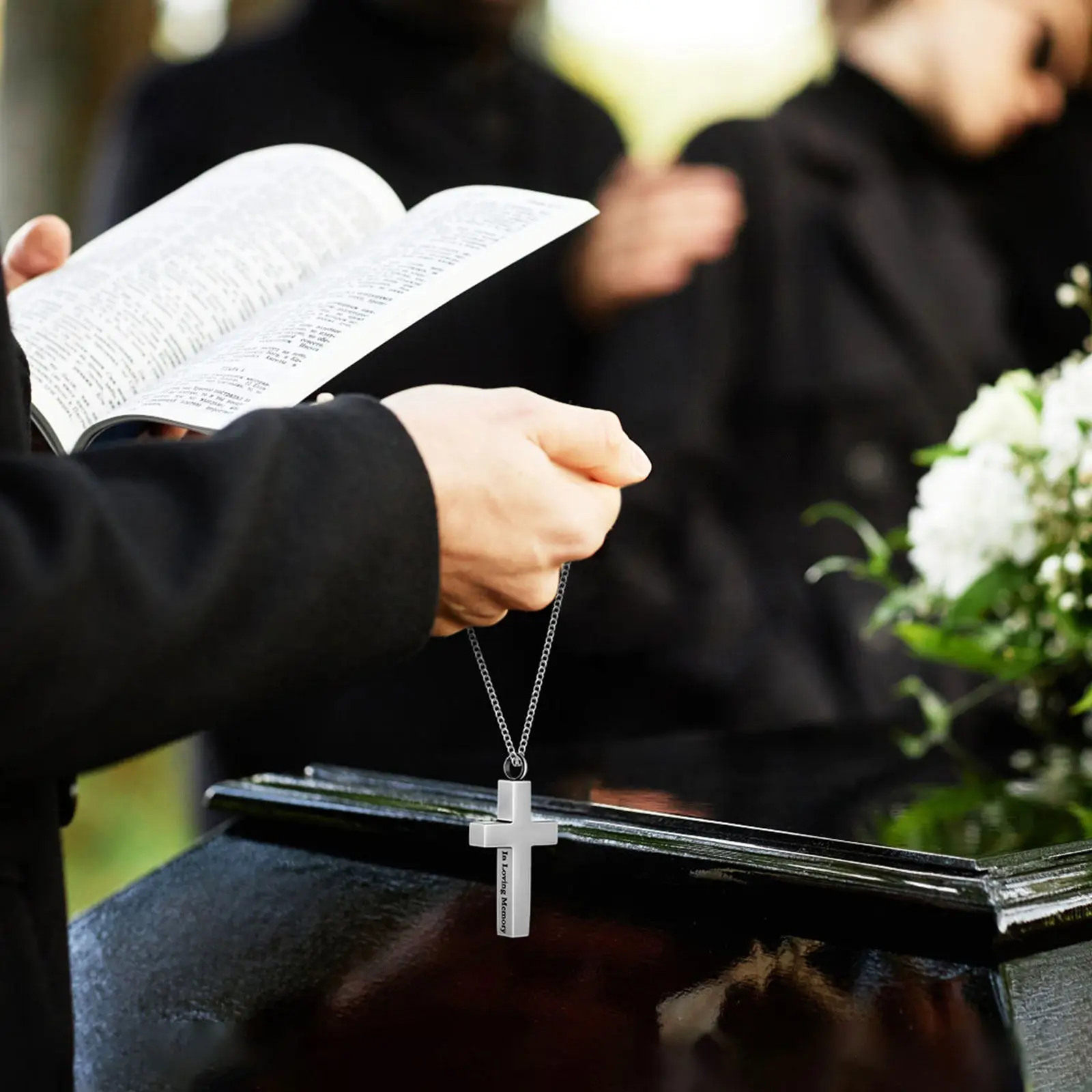 

2Pcs Memorial Cross Ashes Necklace Steel Cremation Urn Pendant Ashes Keepsake Jewelry Unisex Cross Urn Pendants