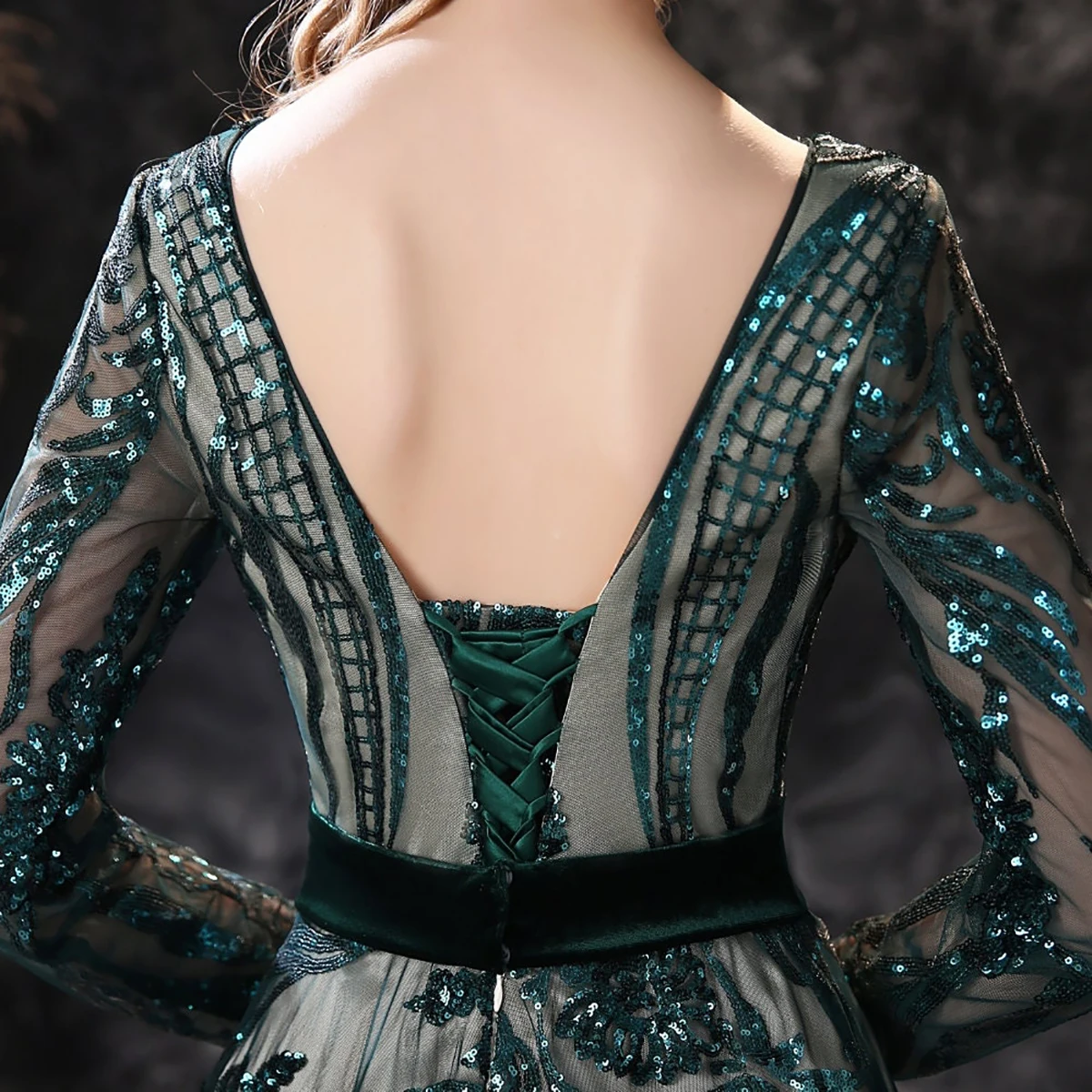 Dark Green Long Sleeve Wedding Dress With Sequined New Applique Backless Bridal Gowns Brush Train Robes De Mariée Hot Sale