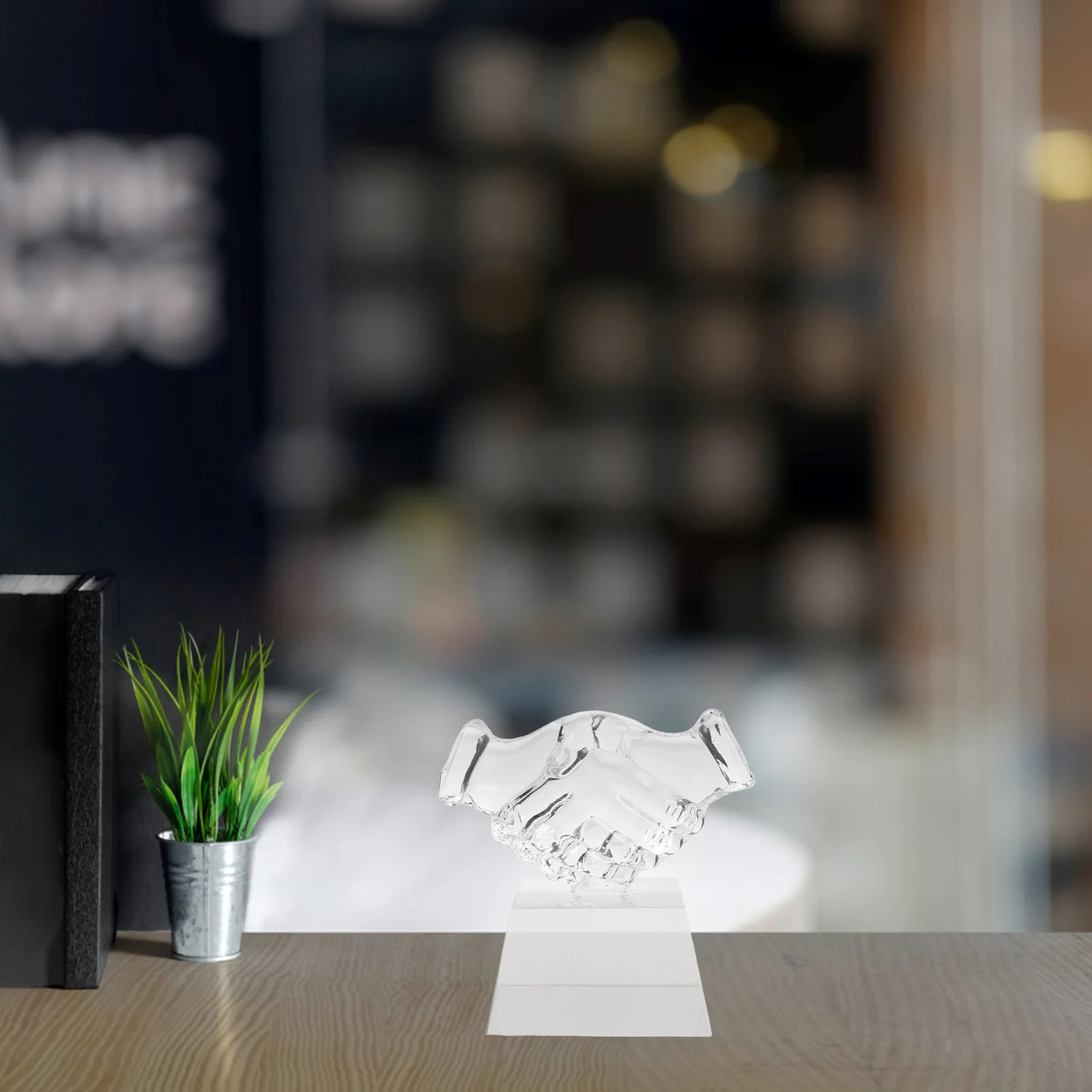 

Crystal Handshake Trophy Clear Cartoon Sculpture Lightweight Friendly Teamwork Award Winner Prize for Sports Games