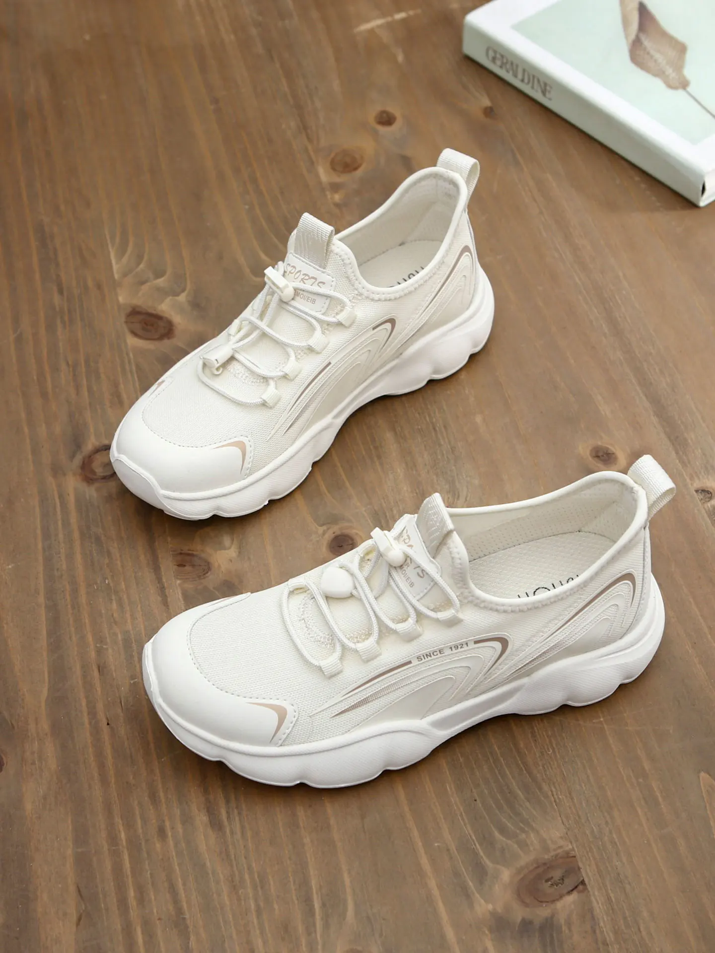 Breathable Running Shoes Lightweight Mesh Slip-On Comfortable Sporty Walking Shoes for Spring Summer Casual Net Surface Shoes