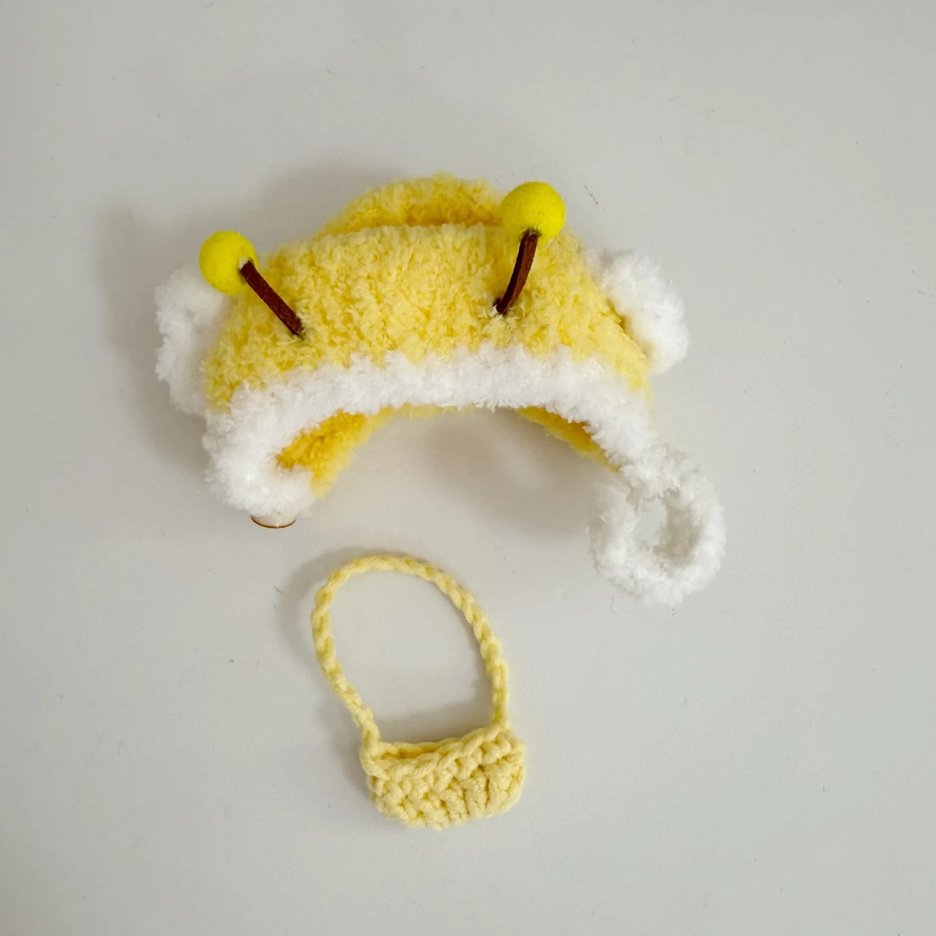 

4th Gen Mini Labubu Bee Theme Keychain Outfit, Handmade 10cm Changeable Bee Costume with Wings & Antenna (Clothing Only)