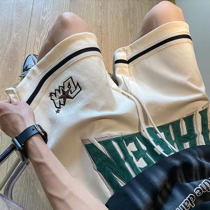 

Американские баскетбольные спортивные шорты в стиле хип-хоп, мужские летние национальные трендовые повседневные широкие брюки с вышивкой букв, прямые брюки средней длины