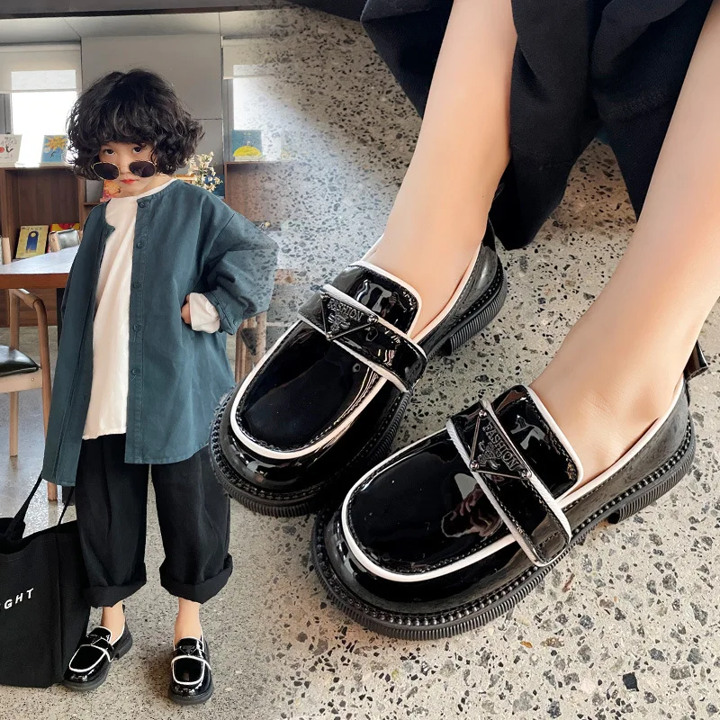 2022 Autumn New Kids PU Fashion Metal Black Loafers for Girls and Boys Glossy Children Hook & Loop Shallow Mary Janes