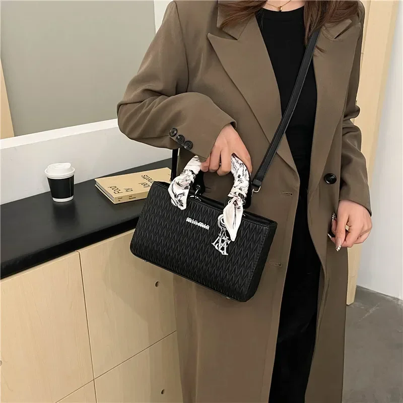 ダイアナ妃風バッグ - 高級PU＆シルクスカーフショルダーバッグ、女性向けハイエンドニッチクロスボディバッグ、エレガント＆ポータブル