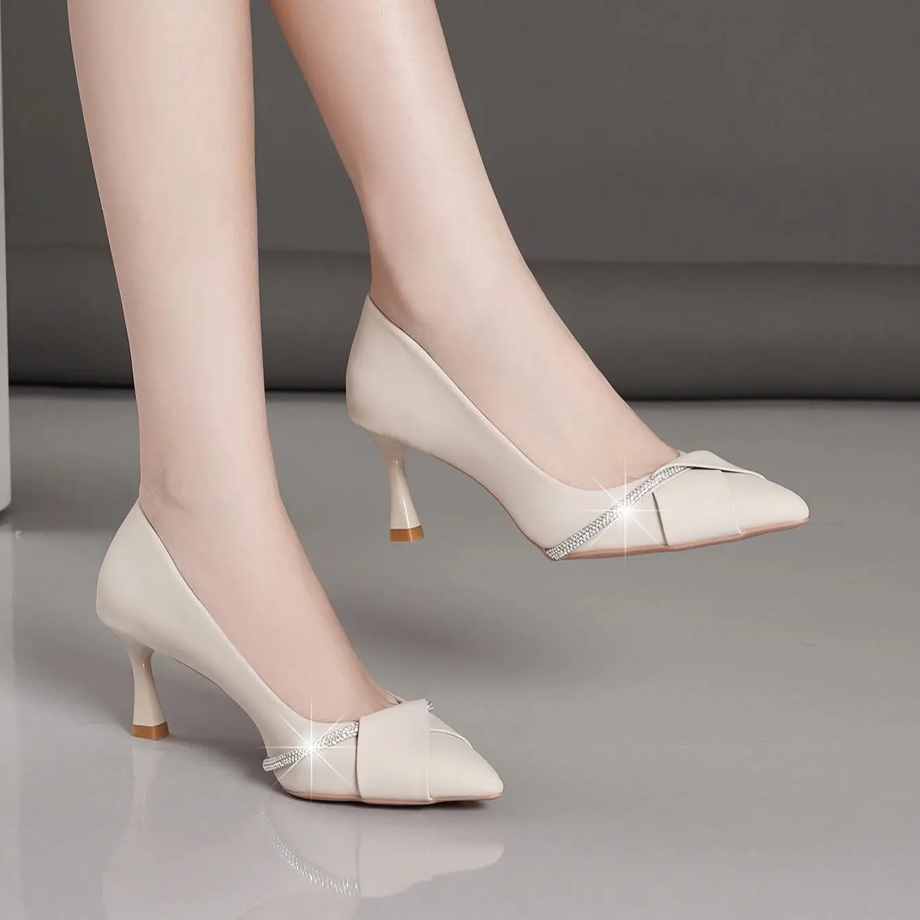 Pointy Fashion Rhinestone casual high-heeled casual work shoes