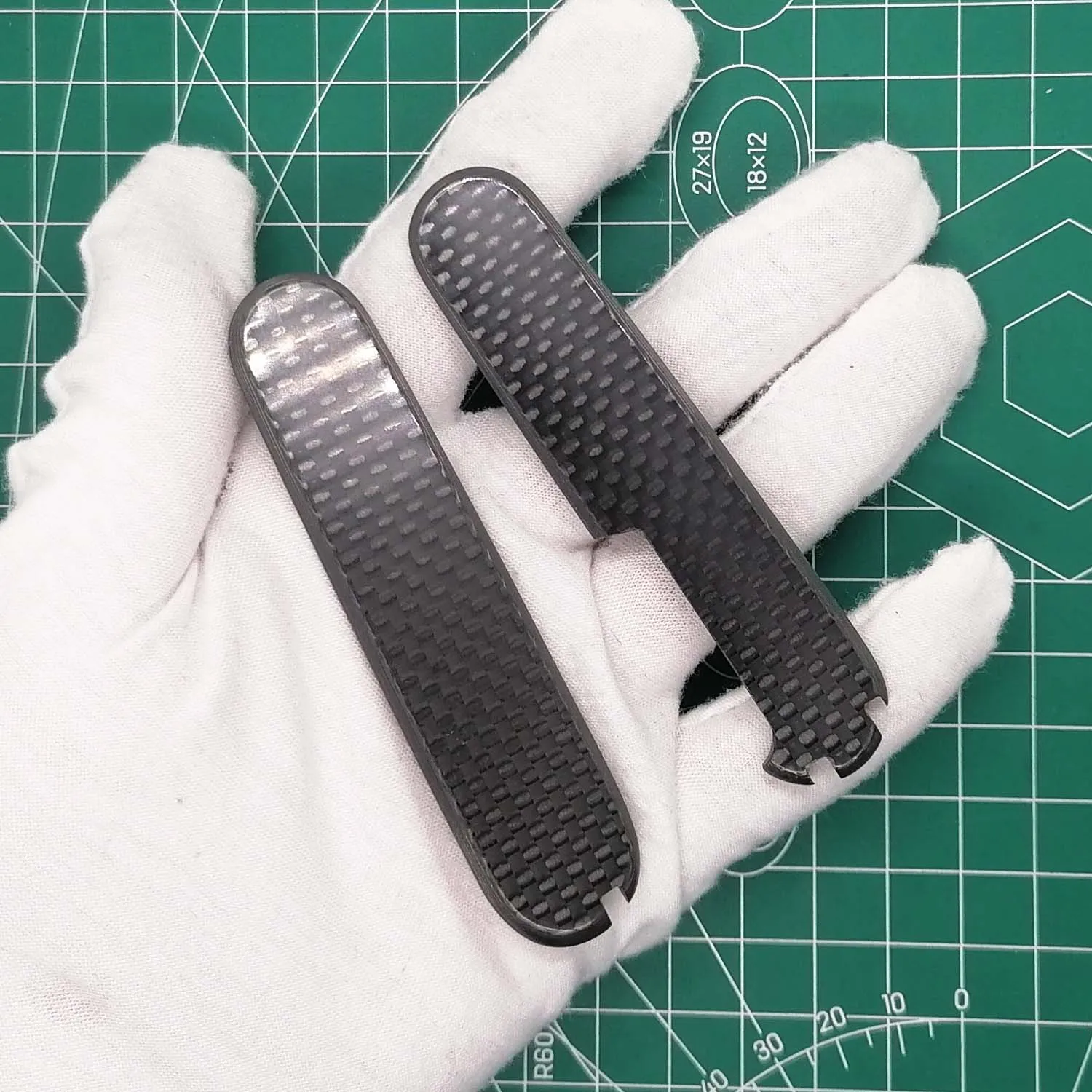 

Custom Made 3K Carbon Fiber DIY Scales with Toothpick Tweezers and Ballpoint Pen Pin Slot for 91mm Victorinox Swiss Army Knife