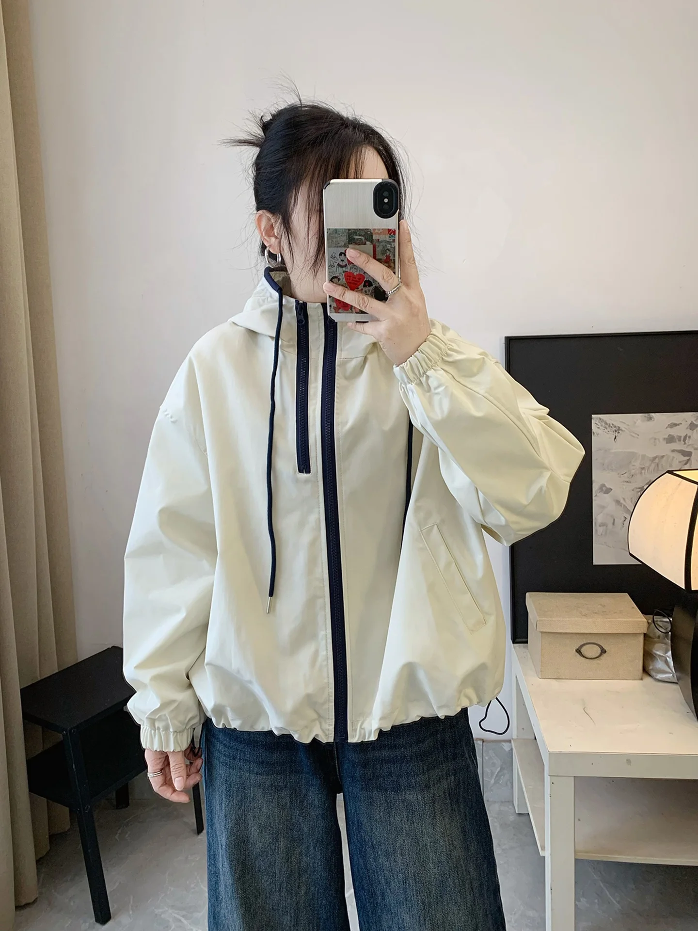 

Повседневная женская куртка-жакет Silver Home Advanced Sensation: весенняя одежда с цветными блоками, с капюшоном, свободного кроя