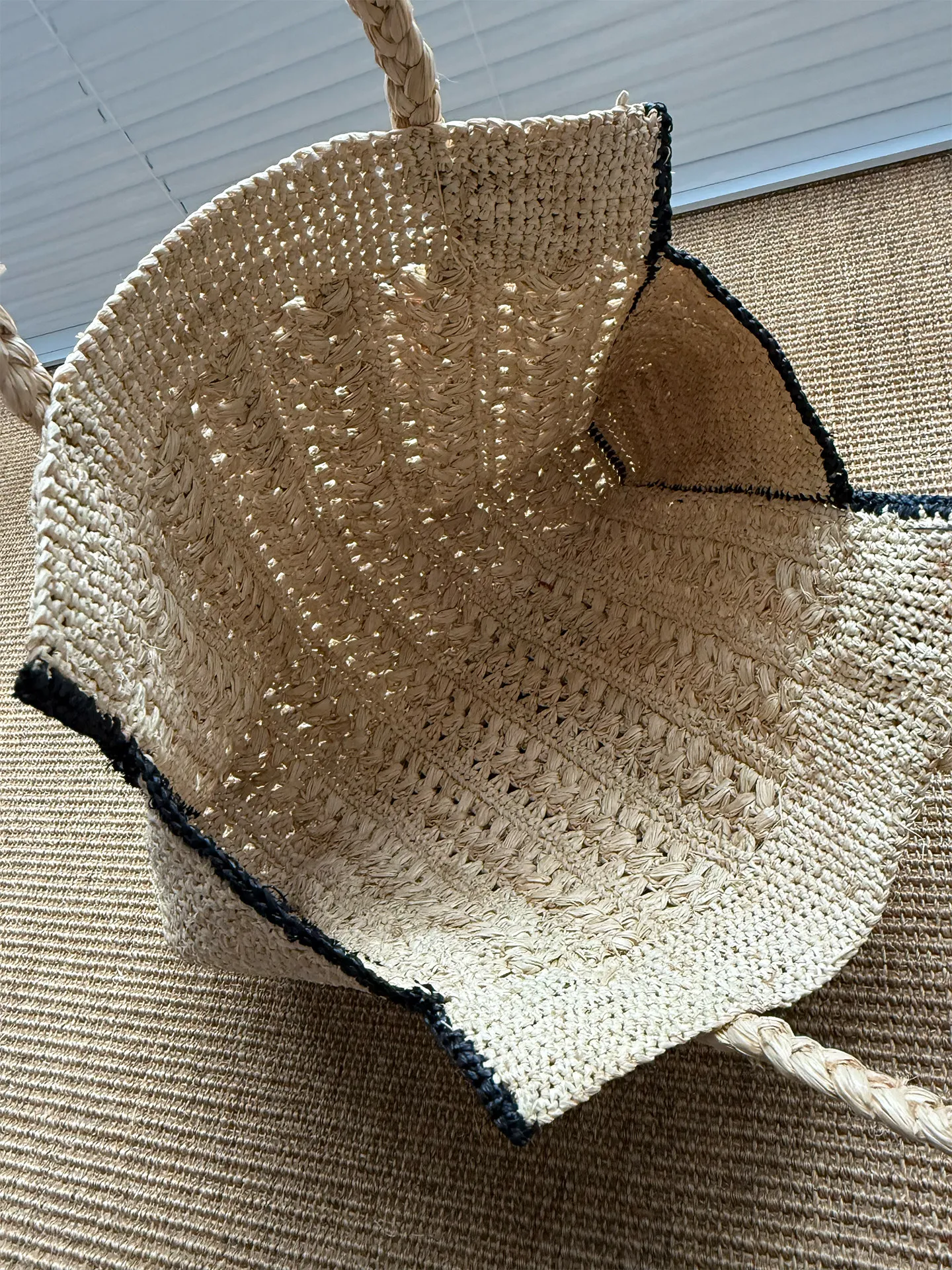 French Vintage Lafite Woven Hollow Beach Bag Pure Handmade Leisure Commuter Versatile Large Capacity Handheld Women's Bag Trend