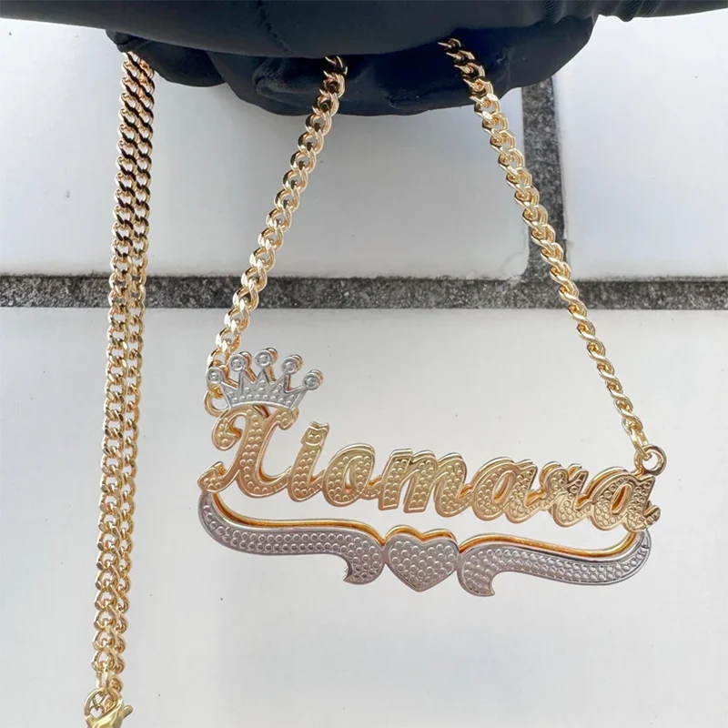 DHQH カスタマイズされた名前 3D ステンレス鋼のネックレスパーソナライズされた文字ネームプレートネックレスパーソナライズされた彼女への記念ギフト