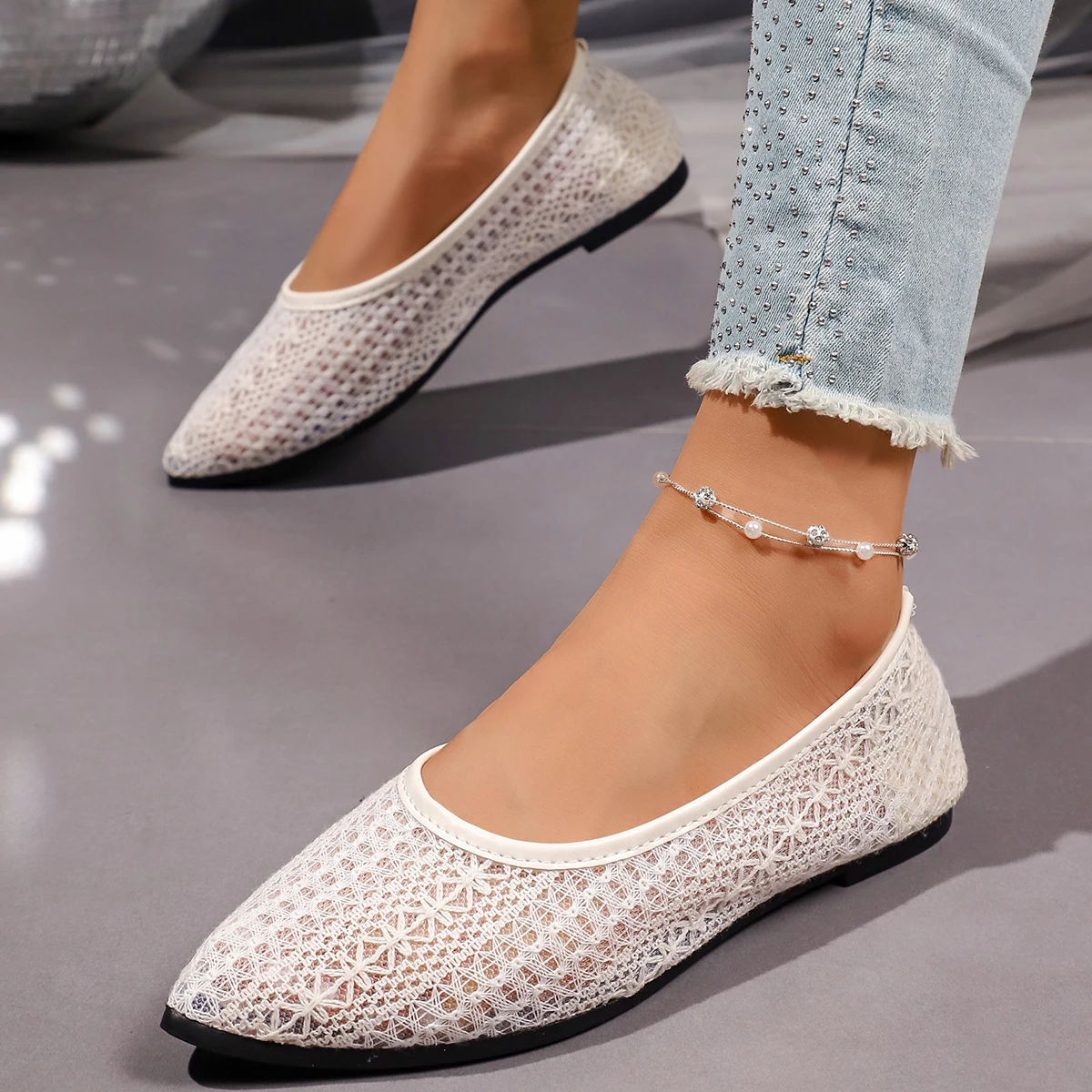 Delicate Floral Mesh Pointed Toe Flats - Lightweight Breathable Ballet Shoes for Everyday Elegance