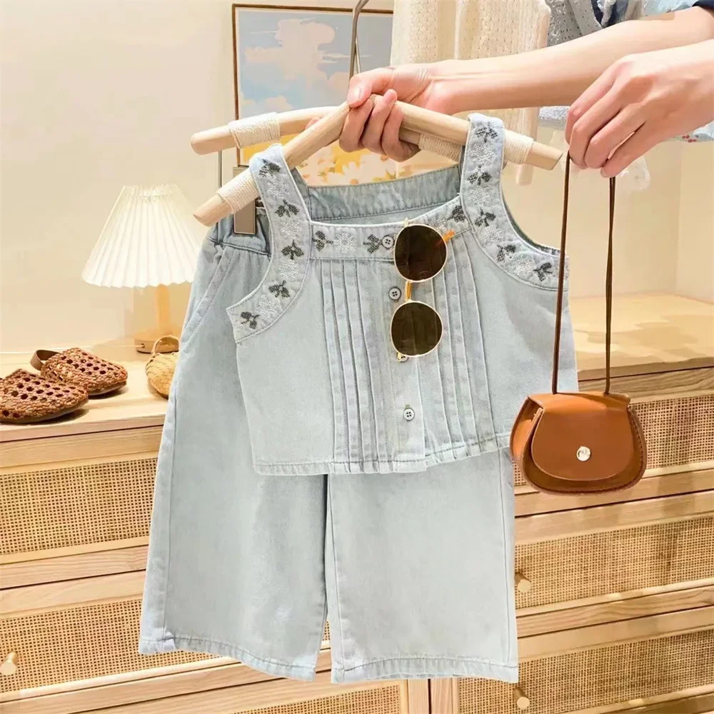 

2023 Summer New Girls' Clothing Set Fashion Girls' Pleated Embroidery Decoration Thin Denim Tank Top+Wide Leg Trousers 2pcs Suit