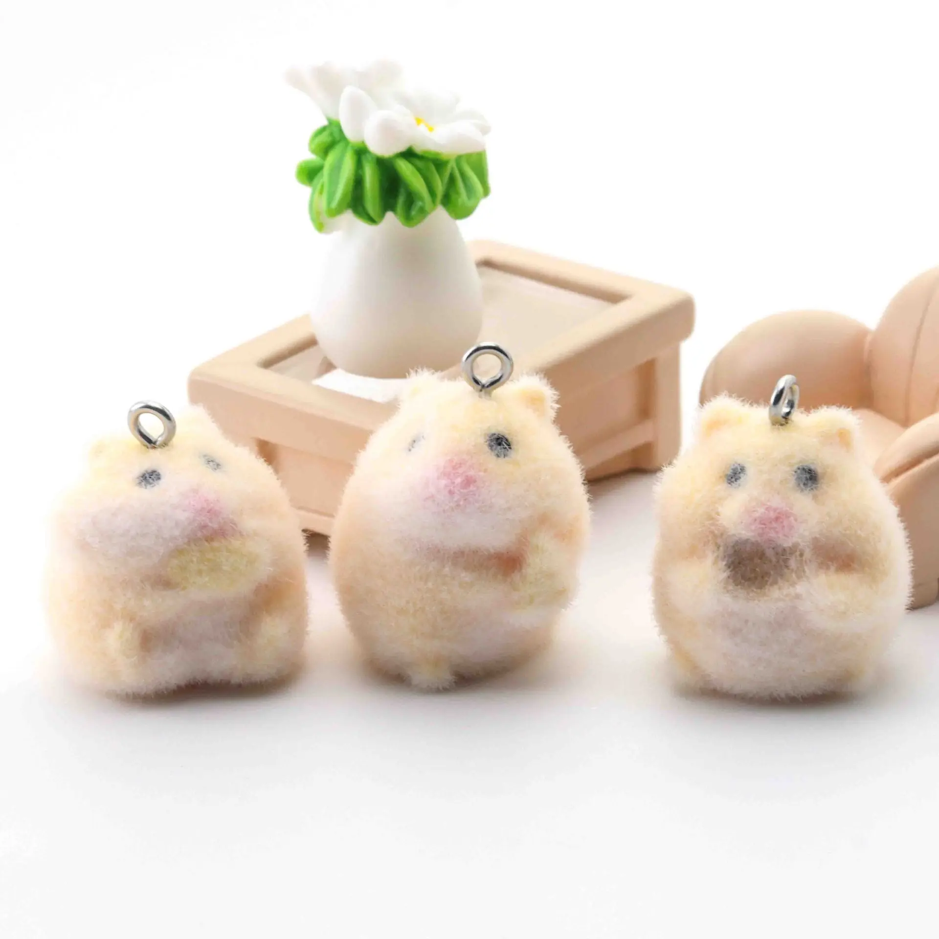 DW66 1pcs Niche New Hamster Mouse Doll Stealing Animal Flocking Handmade Resin Bead Pendant Jewelry Diy Keychain Accessories
