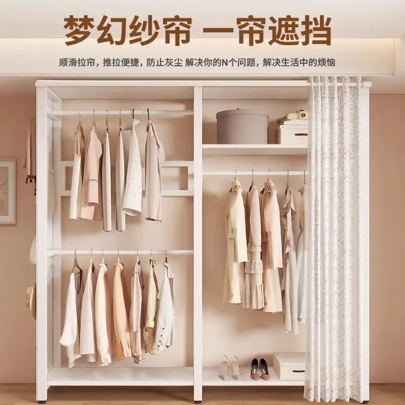 Cabide, prancha com furos, chão, quarto, casa, porta-roupas