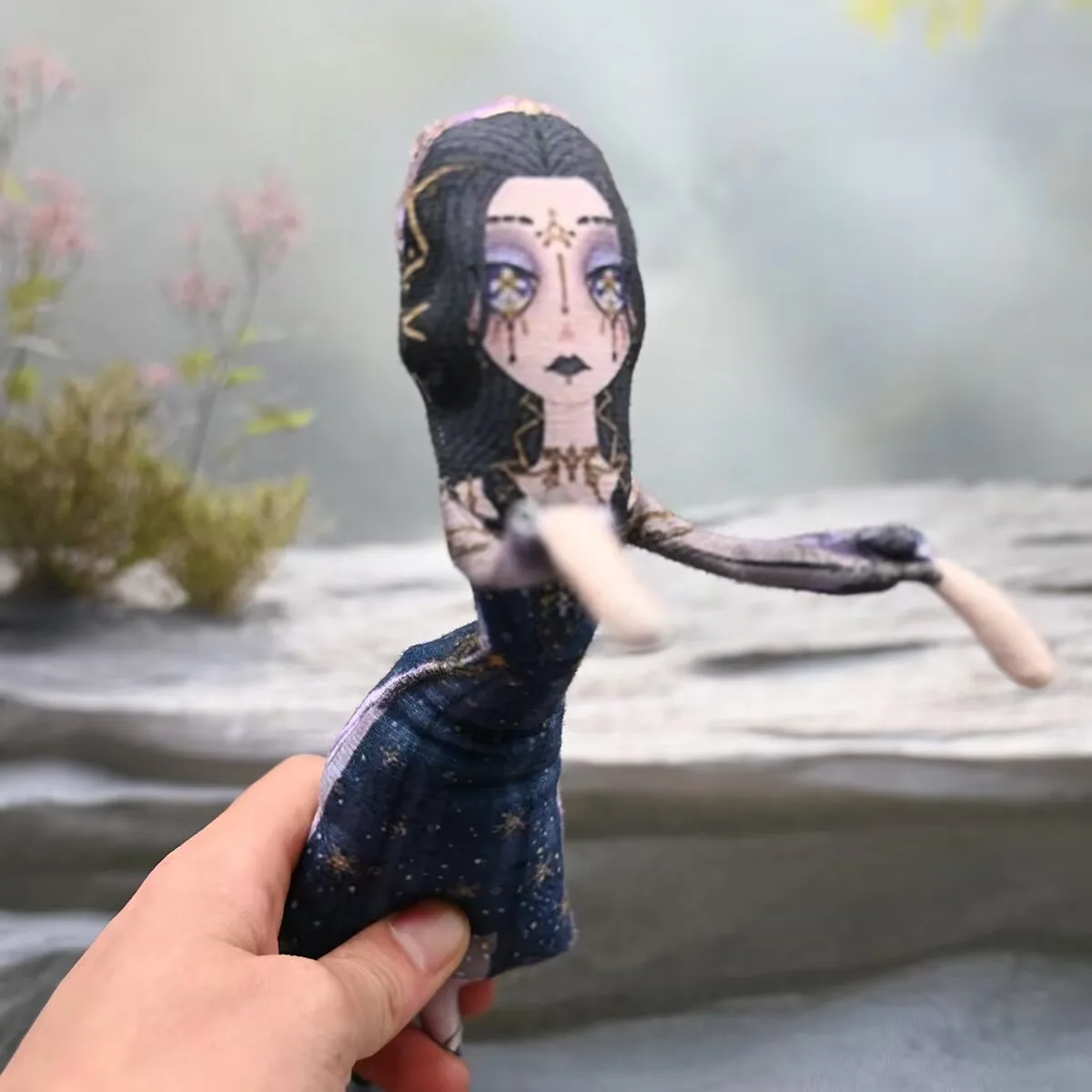 Новая плюшевая игрушка «Иdentity V» «Psycholog, Patient» имеет проволочные рамы для рук, ног и могут быть формирована в куклу.