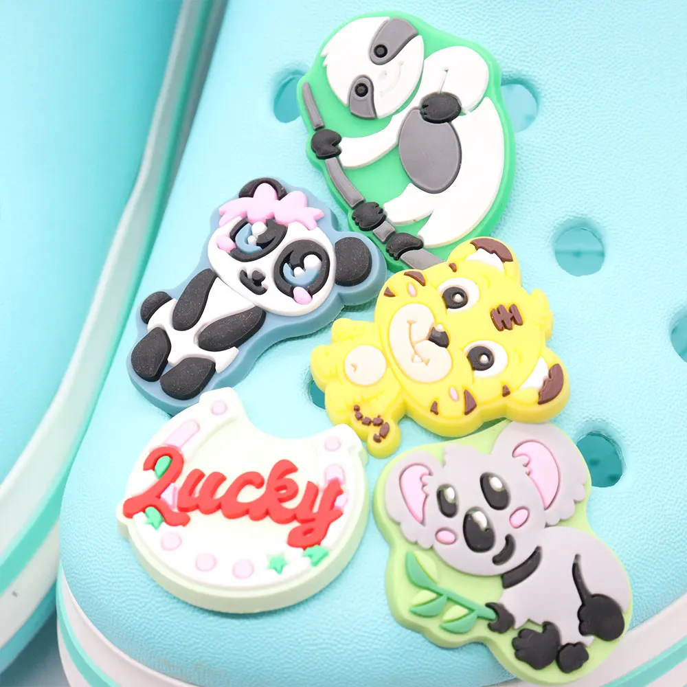 Aksesori sepatu keluaran baru 1 Buah PVC sepatu hewan jimat Fit gelang Kawaii Panda Koala Tiger Hole sandal Dekorasi