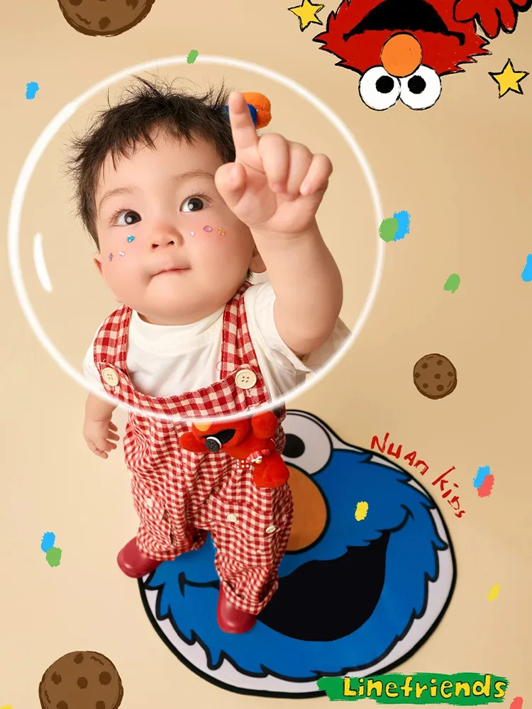 Pakaian kostum bayi 1-2 tahun, celana panjang Suspender kotak-kotak + setelan fotografi lengan pendek properti boneka kartun Anime tema seni foto