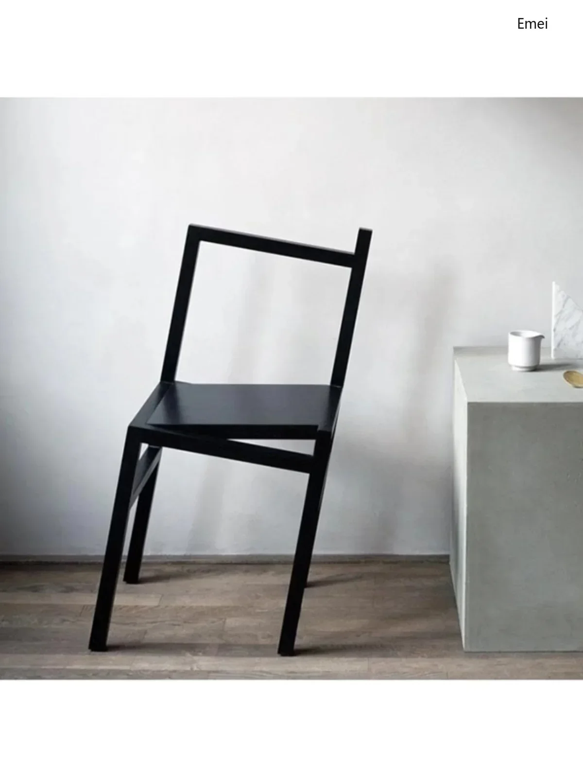 Chaise de salle à manger minimaliste moderne en bois massif, chaise irrégulière, chaise inclinable pour influenceur personnel