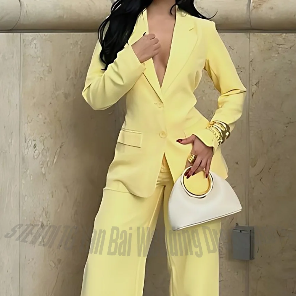 Jasnożółty damski garnitur szyty na miarę, elegancki strój damski w jednolitym kolorze, klapy w szpic, jednorzędowa, nowoczesna i szykowna marynarka z spodniami.