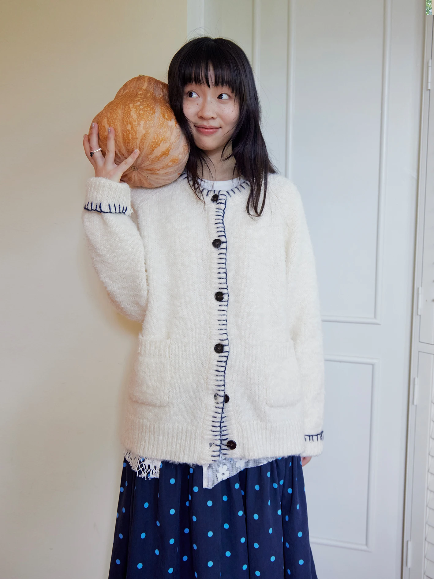 

Hand Embroidered High Weight Woolen Cardigan Sweater Outerwear with Cry Trim Circle Pattern Loose Fit Long Sve round Ne