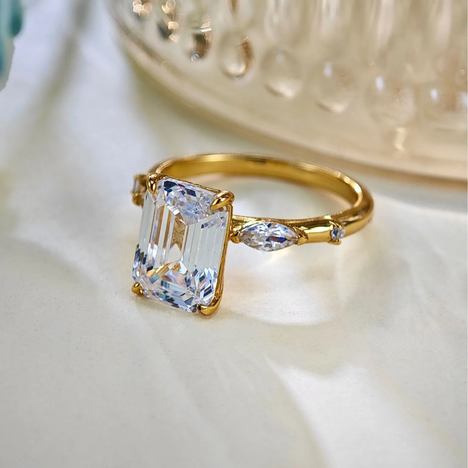 

Cynlo Jewelry Luxury 100% Real 18k Gold real gold Women's Emerald Cut Moissanite Diamond Ring