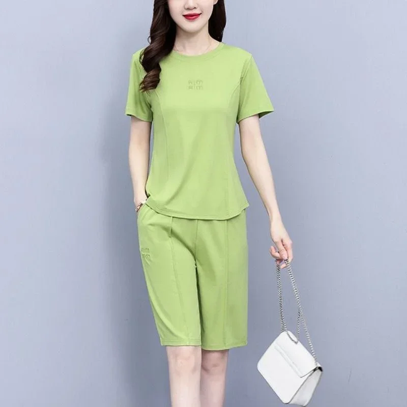 女性のファッションスーツ 2025 夏ニューエイジ軽減西洋スタイルスリム Tシャツクロップトップス膝丈ショートパンツカジュアル 2 ツーピースセット