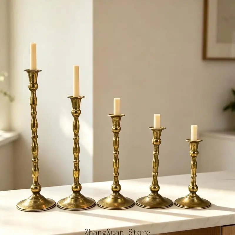 Antiker goldener Kerzenständer mit Eisenkonstruktion für Esstische, Regaldisplays und Standardöffnung von 2,1 für den – Detail 4