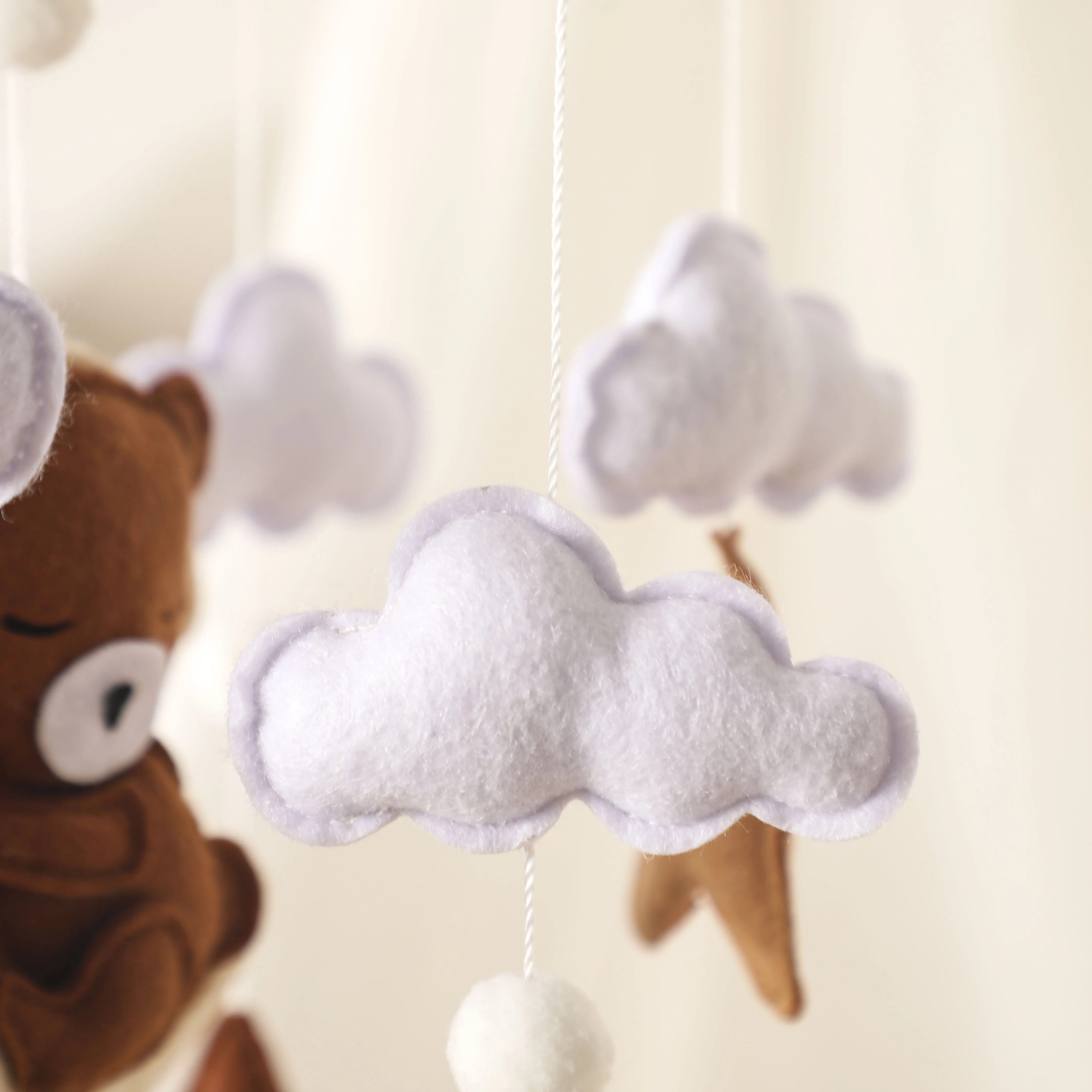 Baby Wooden Rattle Felt Bear Cartoon Mobile Bed Hanging Toys for Newborn Baby 0-12 months Education Toys Hanging Bed Bell Cribs