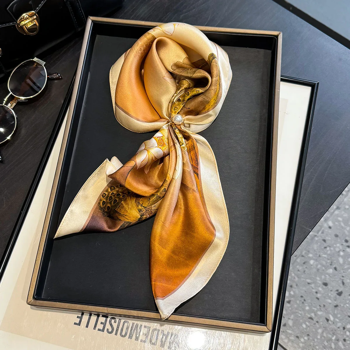 ผ้าพันคอผ้าไหมหม่อน 100% สําหรับผู้หญิงผ้าคลุมไหล่ Foulard ผ้าพันคอ Pashmina Neckerchief หญิง Hijab ผ้าพันคอฤดูใบไม้ผลิแฟชั่น bufanda