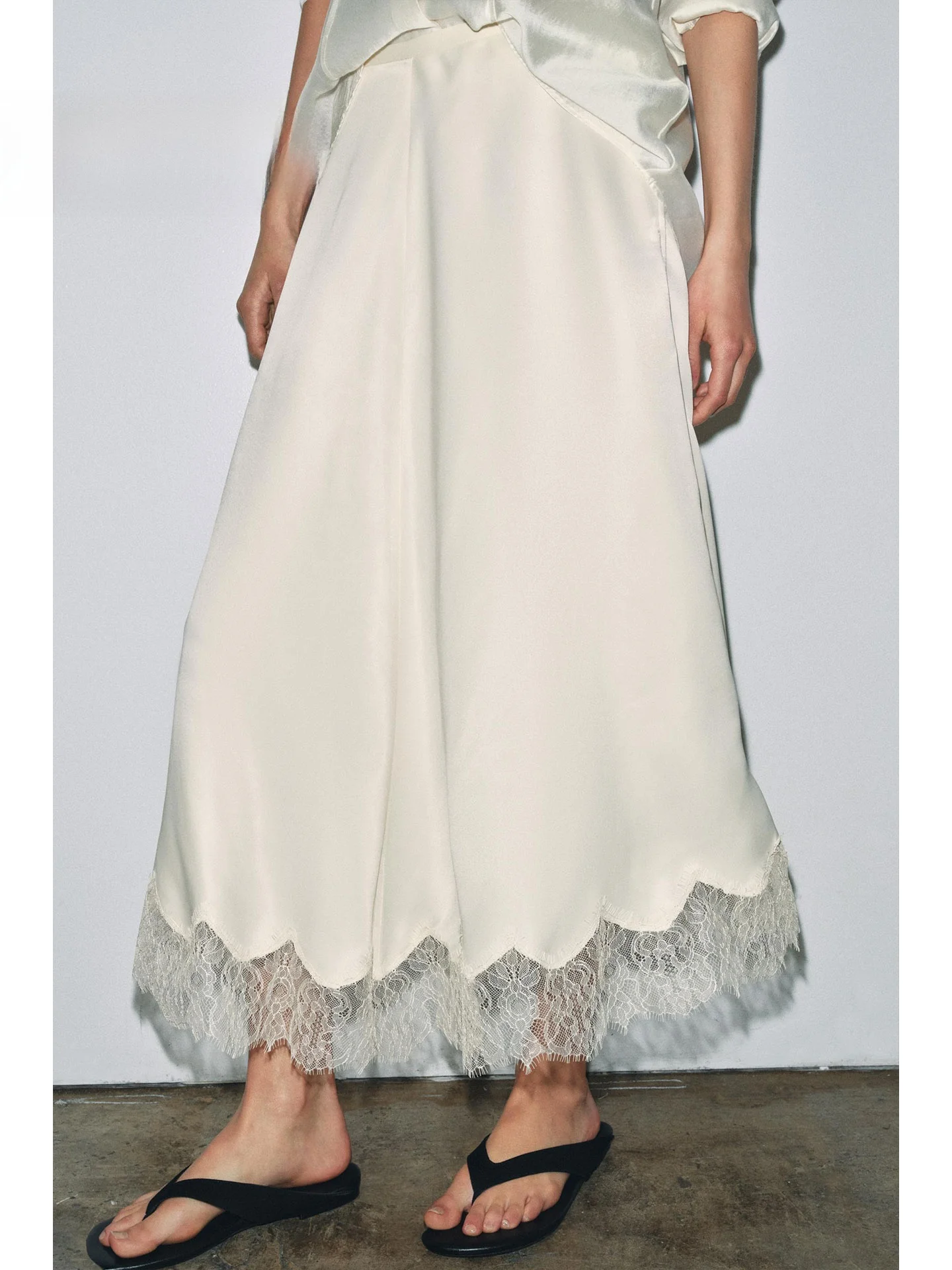 Elegant Lace Hem Satin Feel A-Line Skirt High Waist Slimming Drapey Gentle Long Skirt Women's Loose Fit Summer 2026