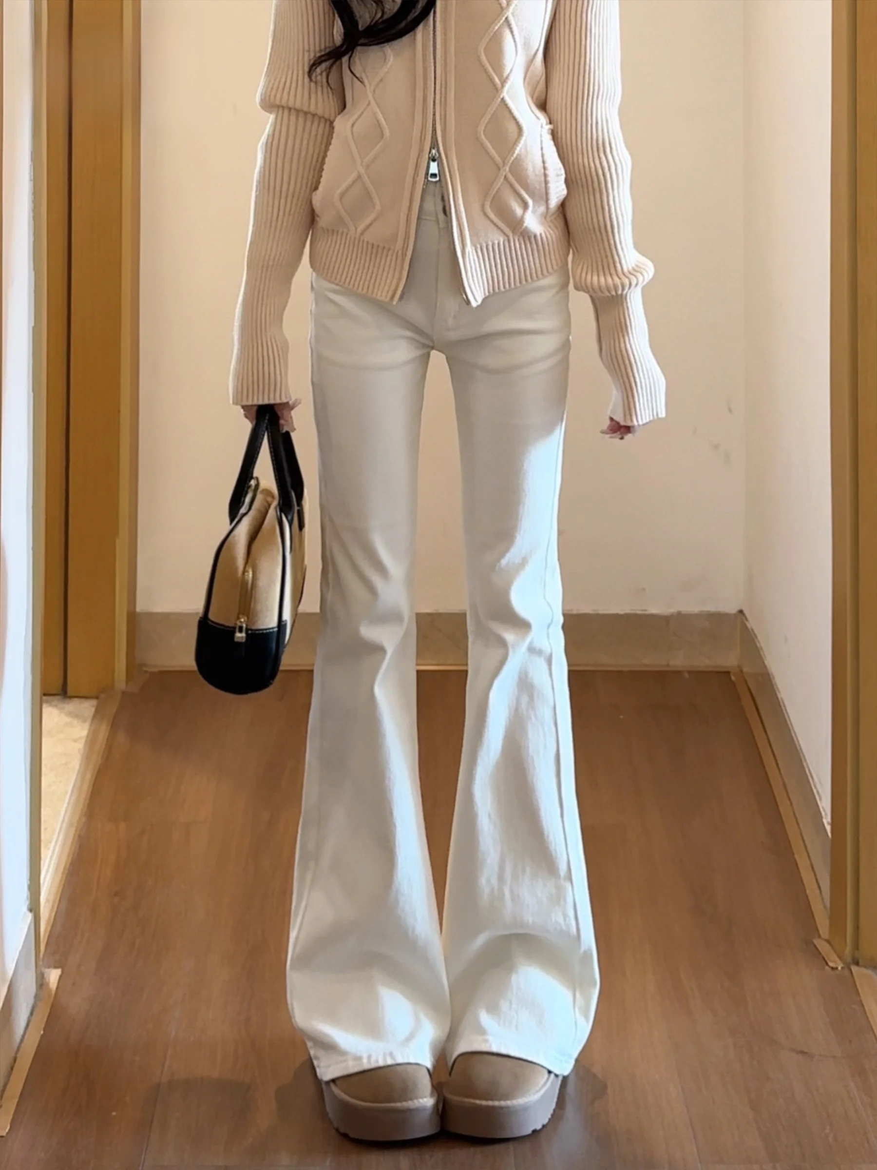 

Женские джинсы Slim Fit Micro Flare из денима с высокой талией, эластичные, летние, стройнящие, струящиеся, светло-бежевые, в повседневном стиле