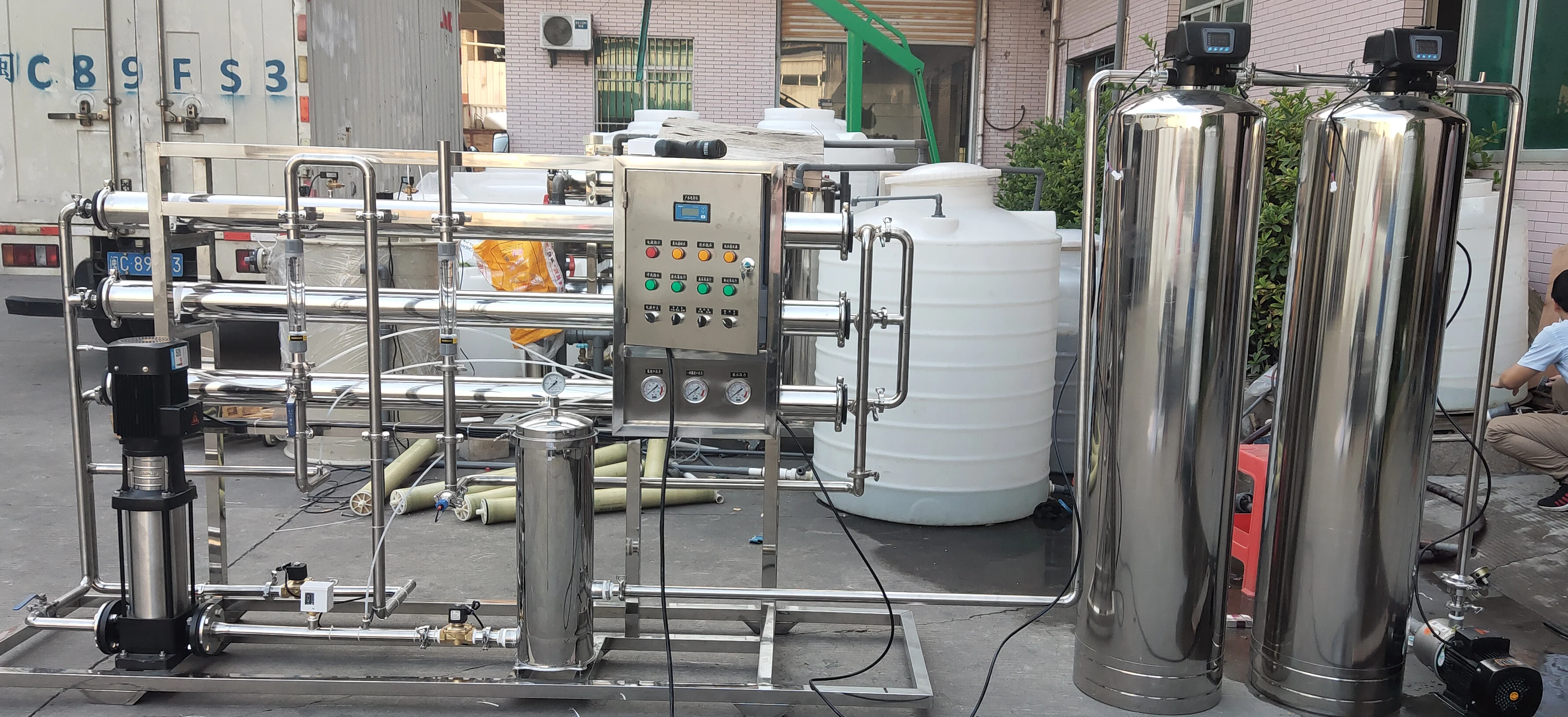 Filtre RO Durable 3000LPH SS304/UPVC, Options de pipelines, préconstruction multimédia, stérilisation à l'ozone, 380V