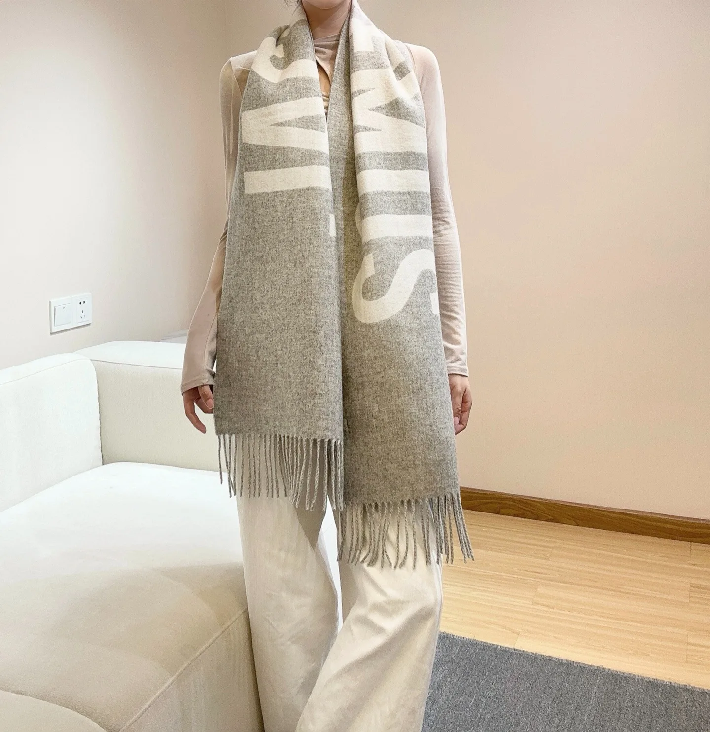 Двусторонний шарф из овечьей шерсти Jacquemus — мужской классический дизайн, обязательный зимний вариант, стильный и шарзисматический модный предмет