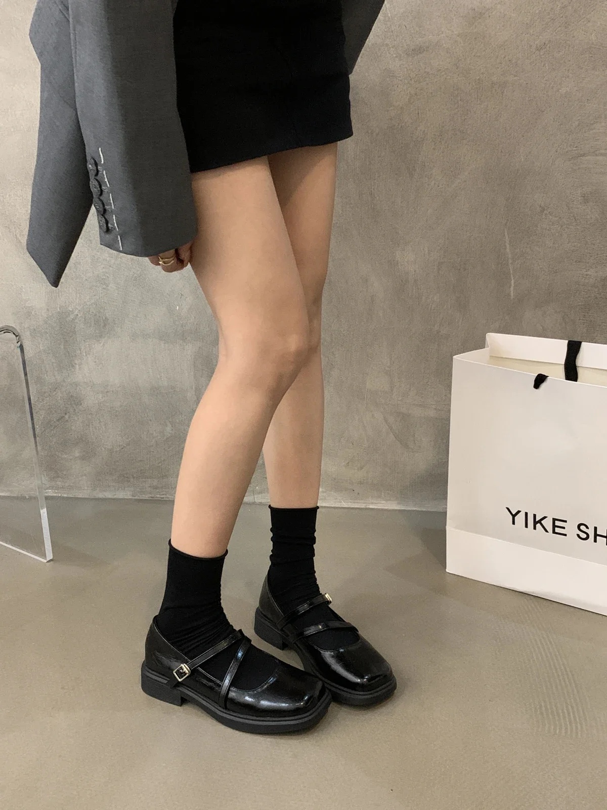 

Retro Mary Jane Single oes Design Sensation Briti Sle Bla Chunky Heel Faionable Flat Mouth oes for Young Women