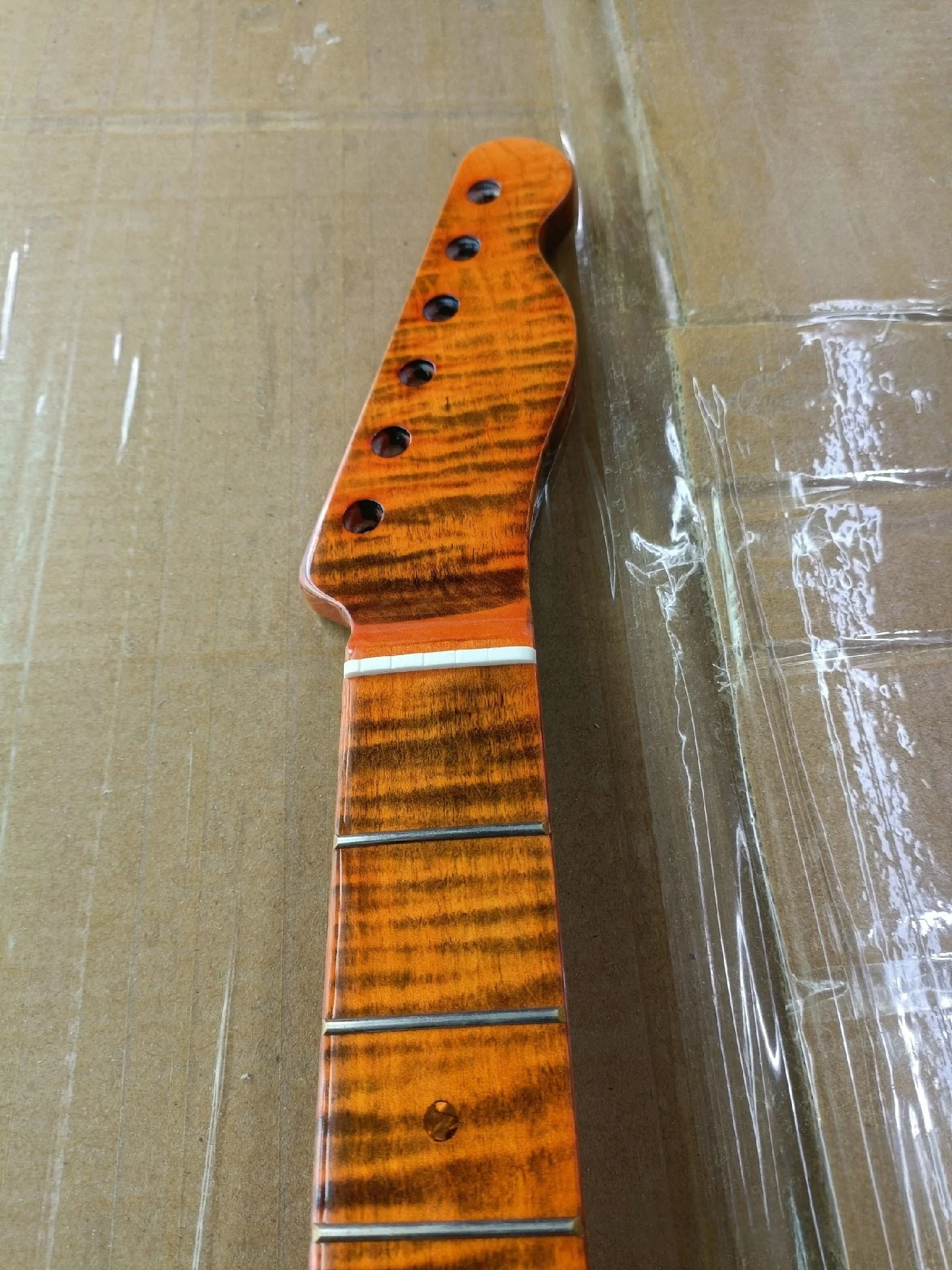 

21Frets integrated tiger pattern maple wood brushed glossy electric guitar neck