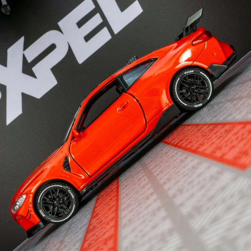 1:32 ornamento de modelo de carro em liga BMW M4, portas e capô do motor, porta-malas pode ser aberto para detalhes ricos de carros de brinquedo infantis