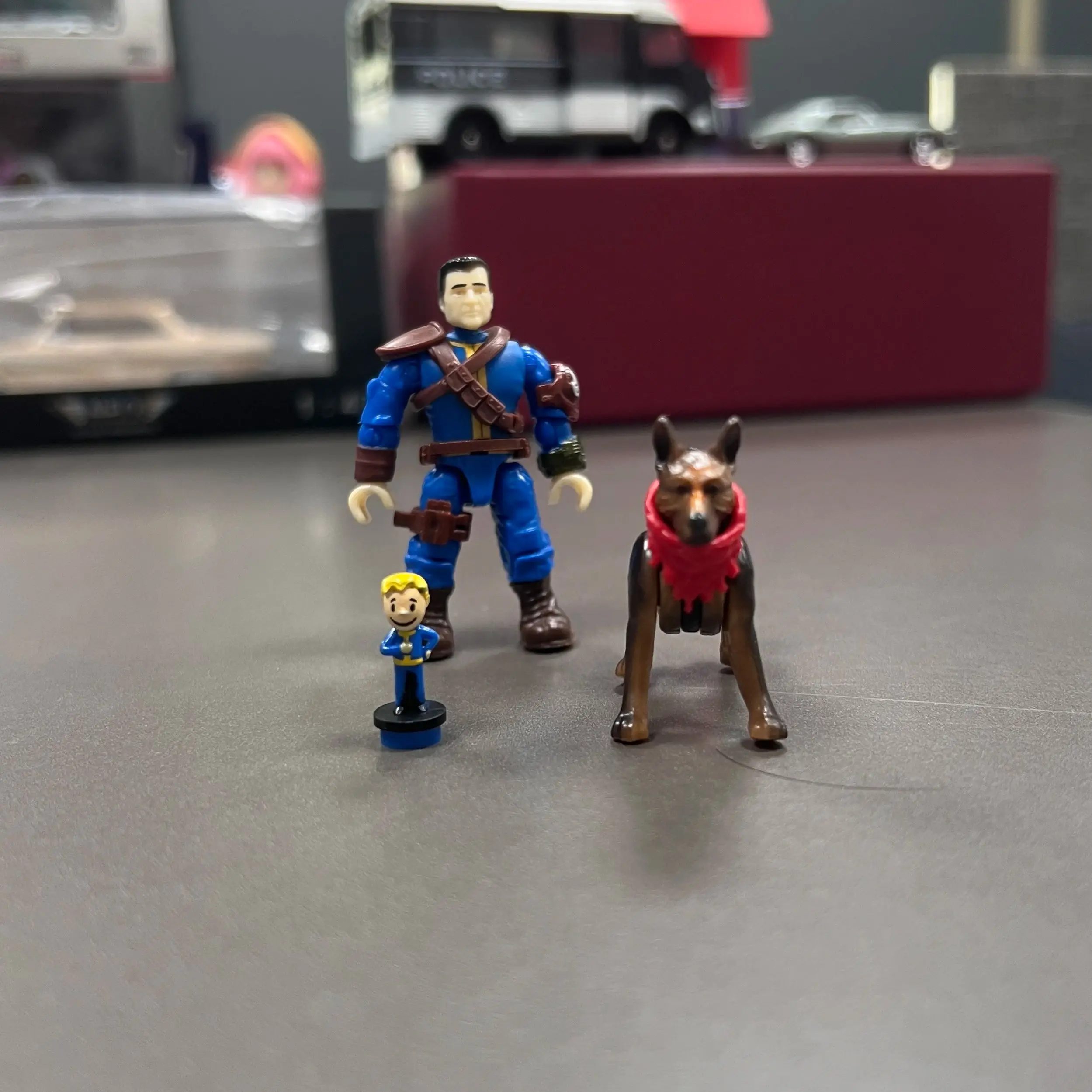 Mega Figure Bloks Construx Vault-Tec #111 Sole Survivor with Dogmeat boy