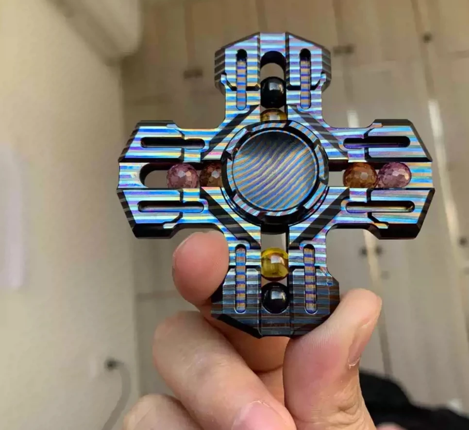 

Б/у игрушки для снятия давления на кончик пальца EDC MACKIE zircuti