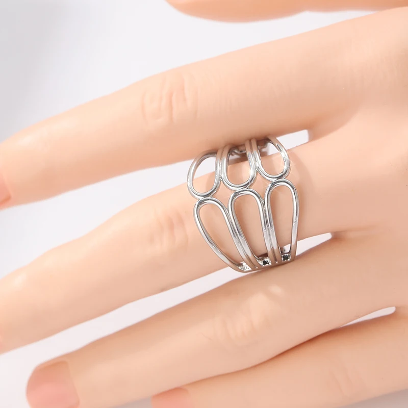 Vintage handgeschnitzter hohler Damenring aus silberfarbenem Metall mit geometrischem Design für den täglichen Gebrauch, Partyschmuck, Jubiläumsgeschenk. – Detail 4
