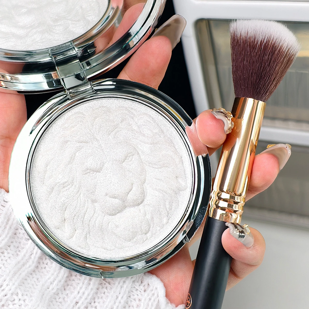 Lion Embossed Highlighter Powder Palette Shimmer Glitter Face Contour Brightening Makeup Stereo Carved Highlight Cosmetic