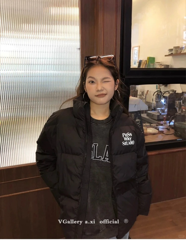 เสื้อแจ็คเก็ตดาวน์สั้นผู้หญิง กันฝน อุ่นหนา แต่งเพชร เสื้อพาร์กาสำหรับเดินป่า แฟชั่นฤดูหนาวลำลอง เสื้อโค้ททรงขนมปัง รุ่นใหม่ 2025