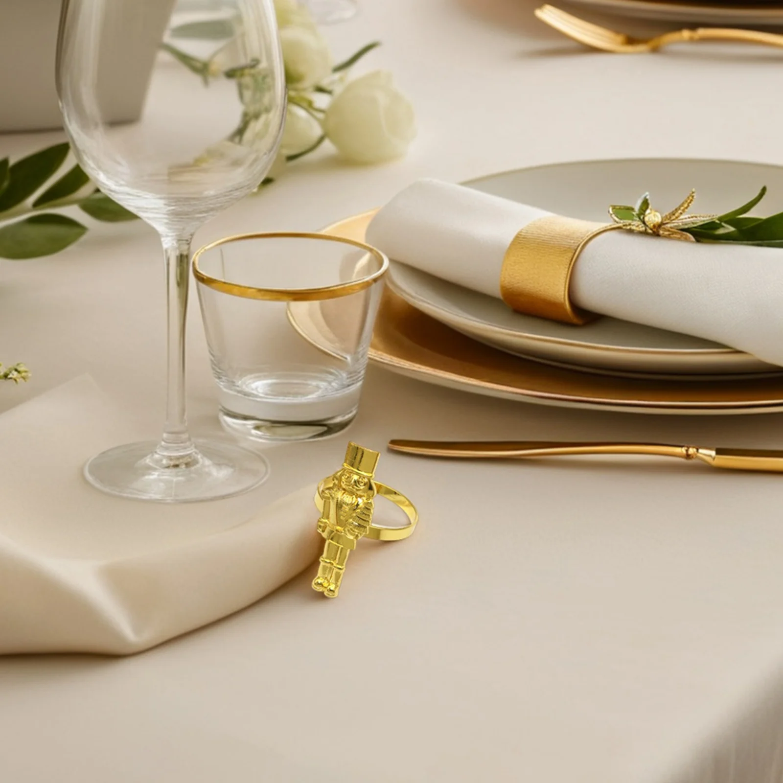 

4pcs Nutcracker Napkin Rings Golden Alloy Holiday Table Decor Christmas Party Serviette Buckles Reusable Metal Napkin Holders