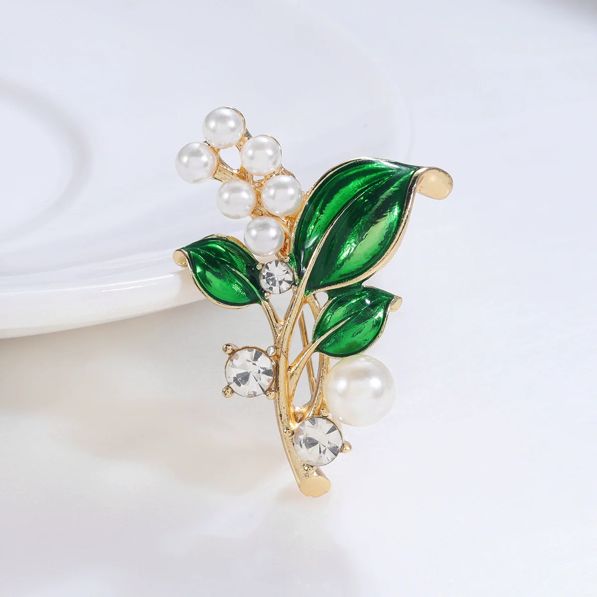 1Pc Green Leaf Brooch for Men Women Eye-Catching Accessory for Stage&Special Occasions Memorable Gift Item Party Gifts 2025