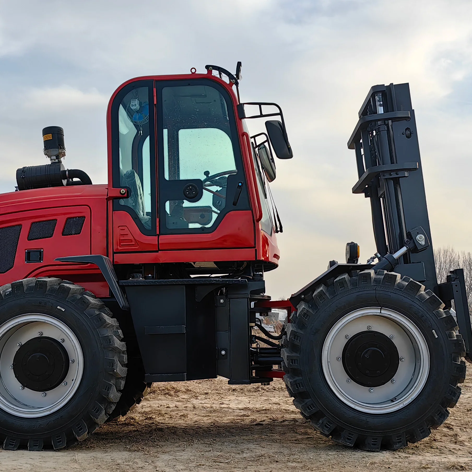 2025 New Forklift Factory Machinery  4WD off Road diesel Forklift 3 Ton 3000kg Rough Terrain Forklift with Solid Tire
